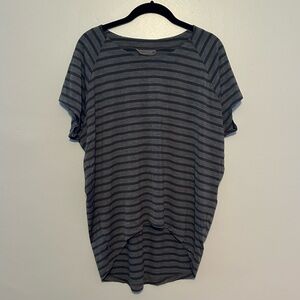 Icebreaker grey striped merino wool top - size medium
